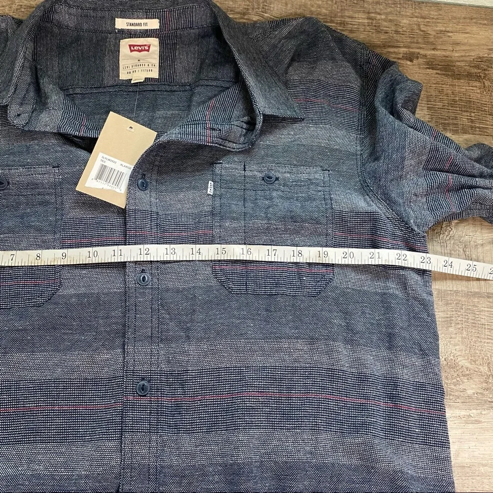 Levi’s Men’s standard fit blue striped long sleeve button down shirt